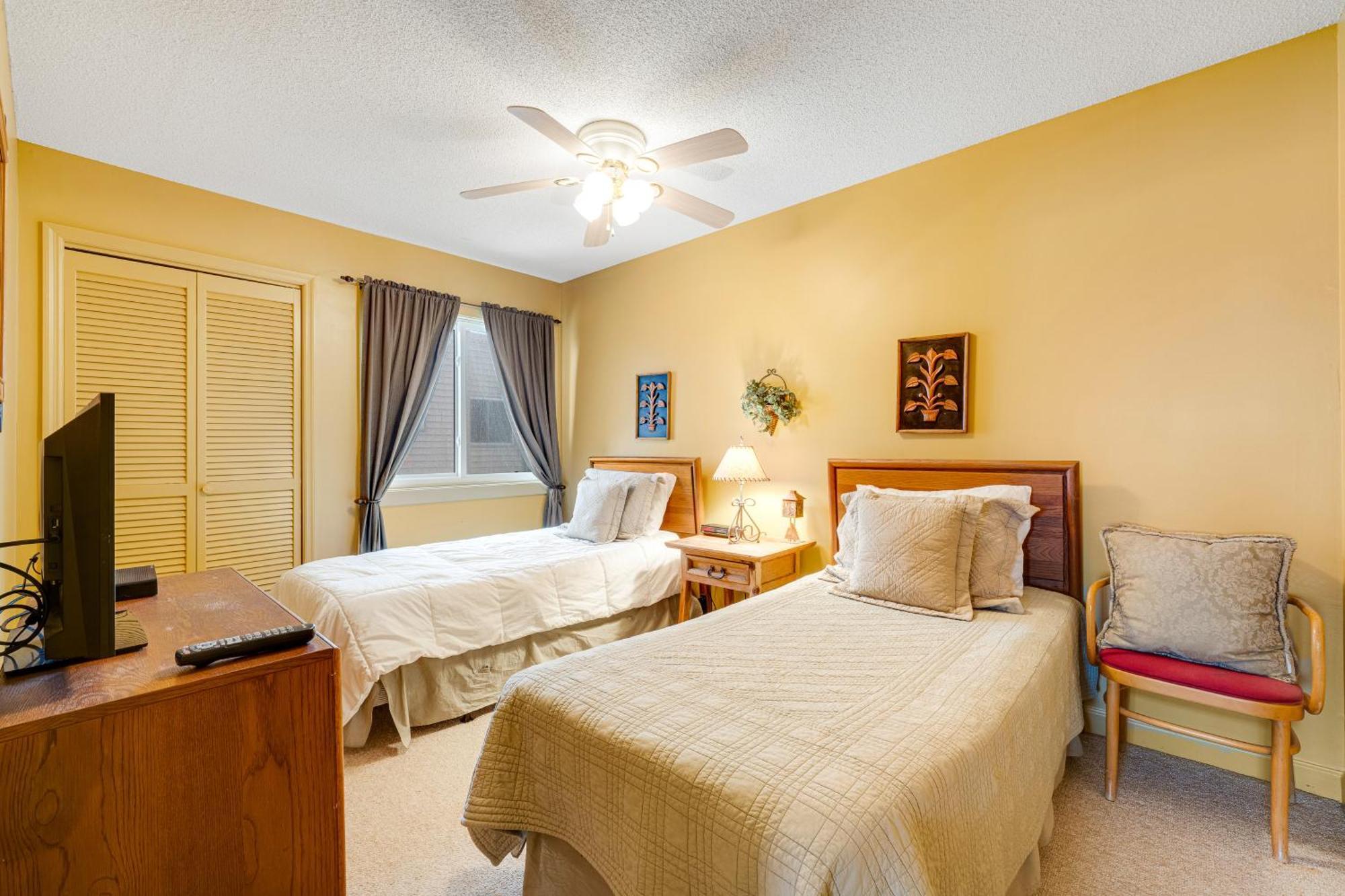 Pinnacle Beech Mountain Room photo