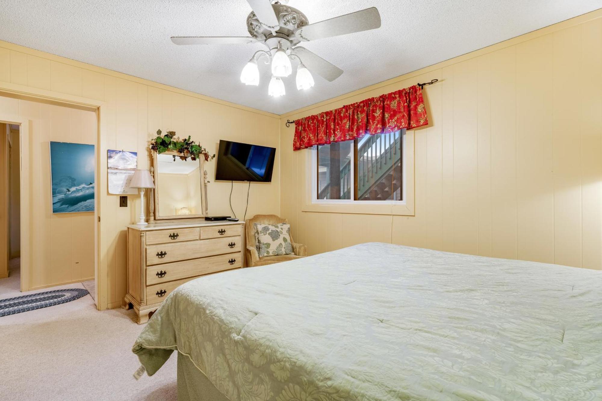 Pinnacle Beech Mountain Room photo