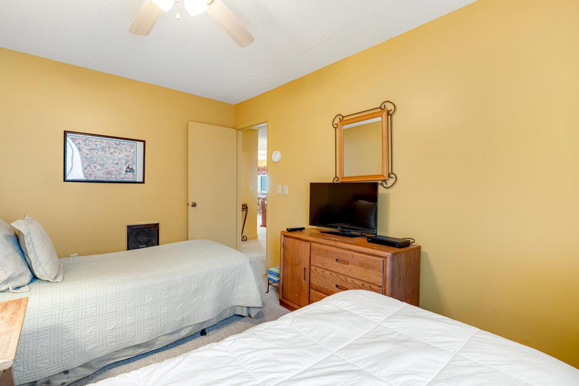 Pinnacle Beech Mountain Room photo