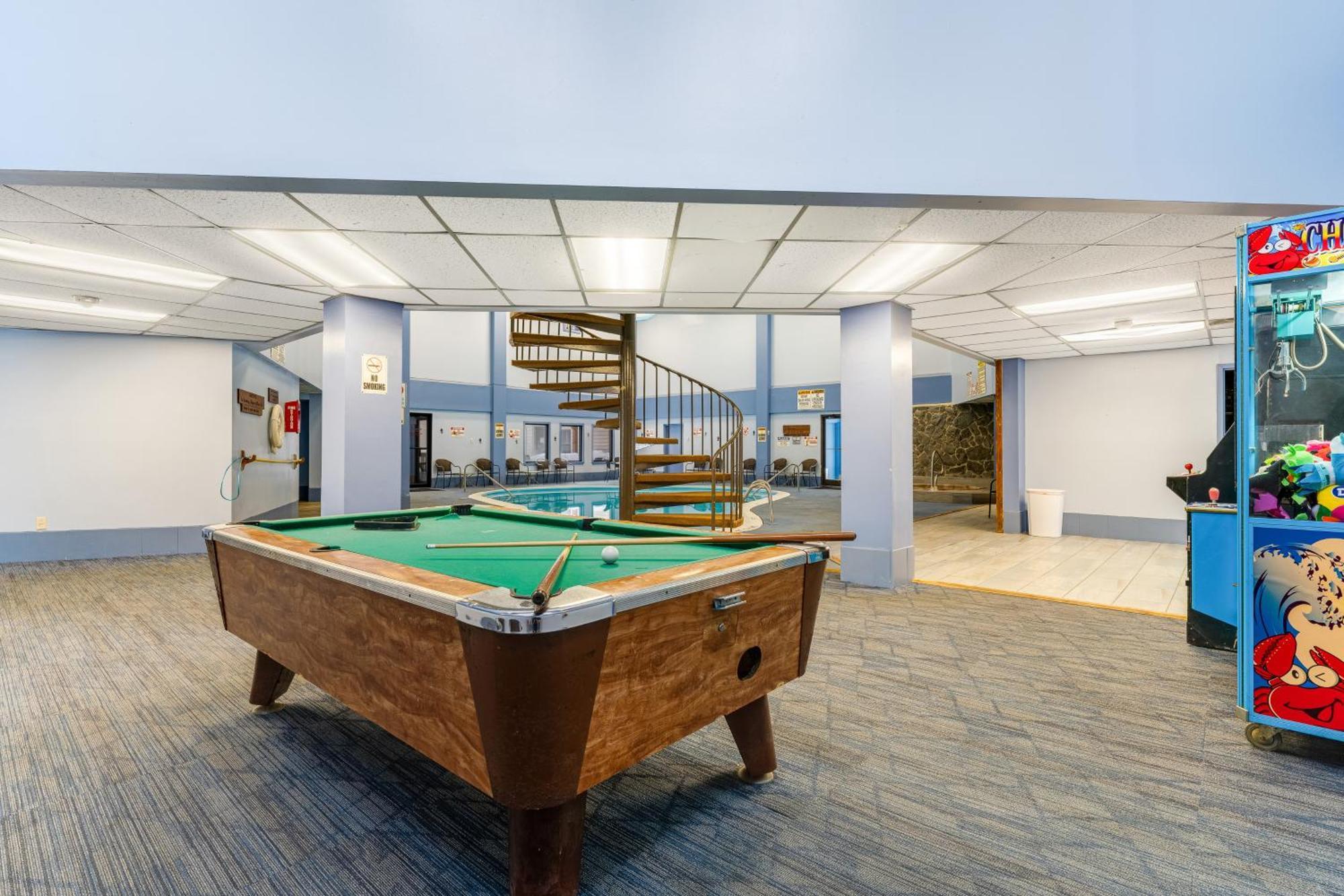 Pinnacle Beech Mountain Room photo