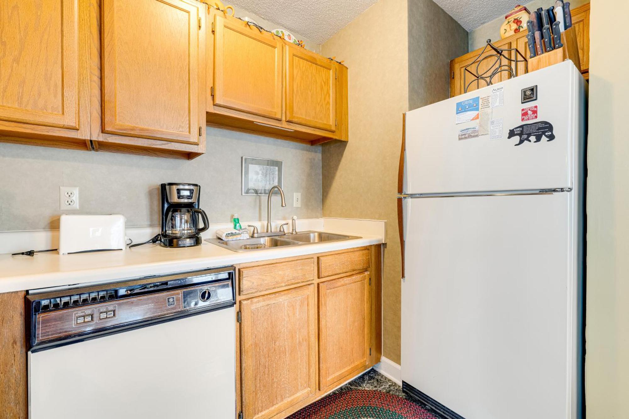 Pinnacle Beech Mountain Room photo