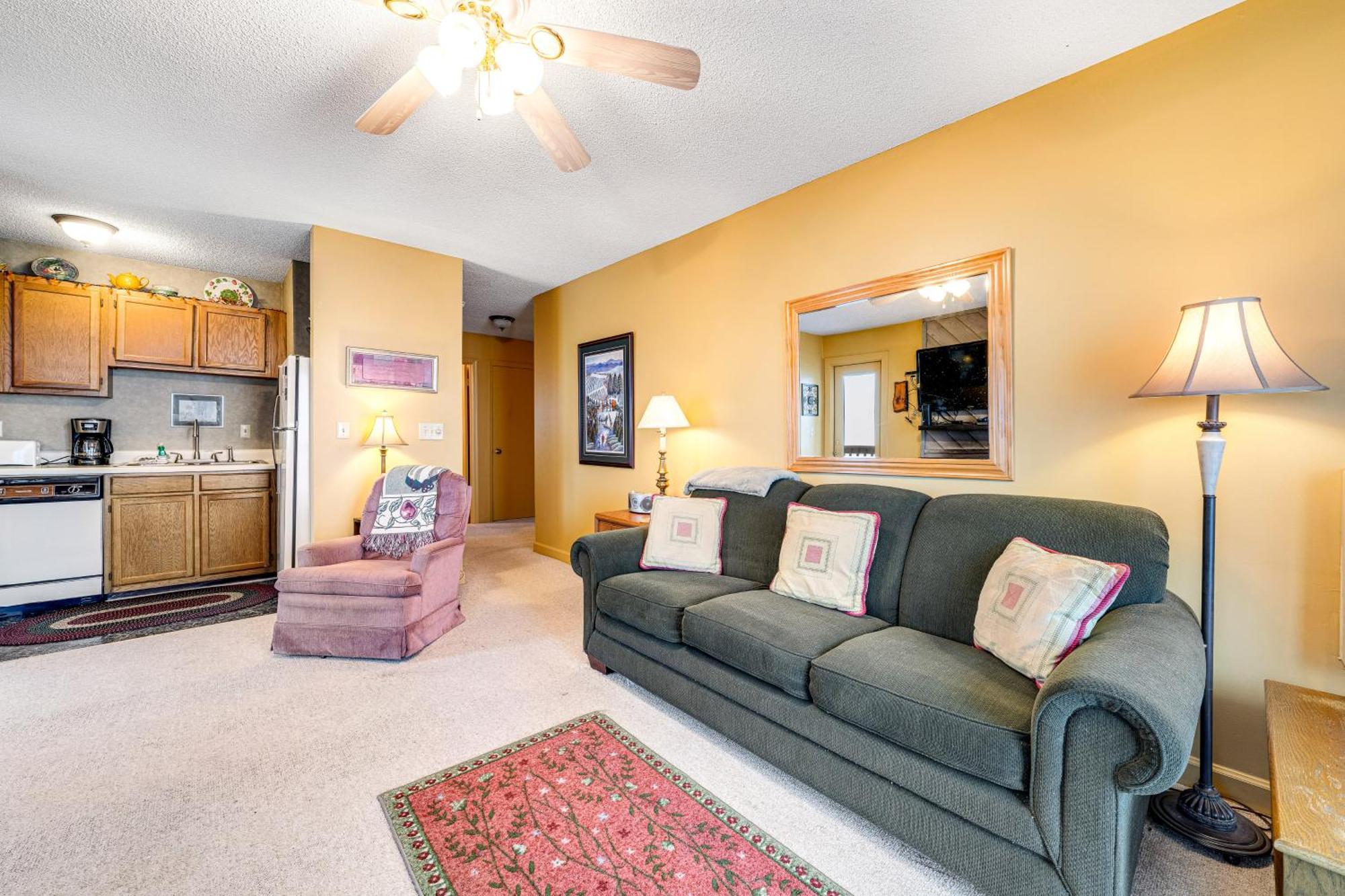 Pinnacle Beech Mountain Room photo