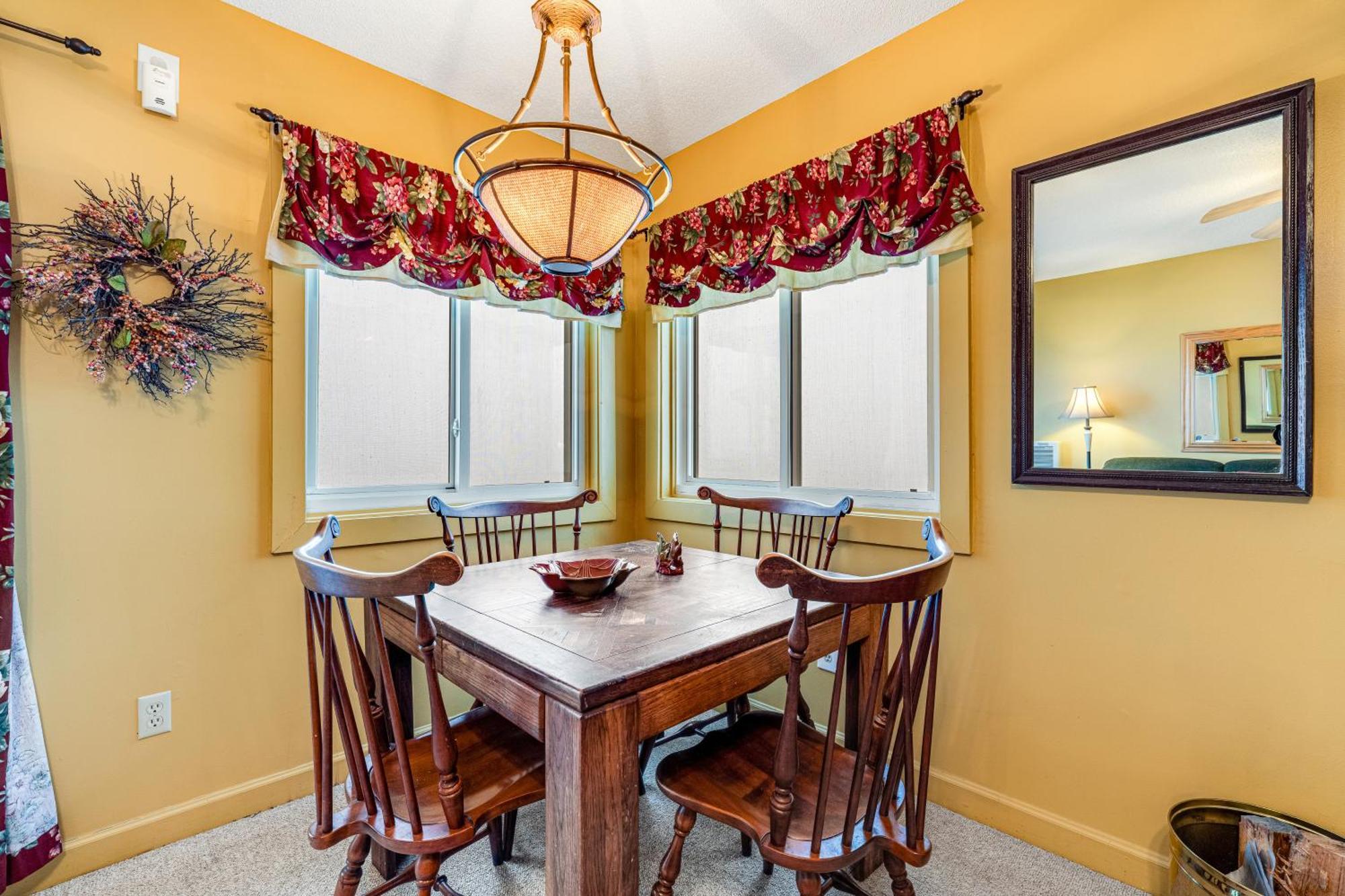 Pinnacle Beech Mountain Room photo
