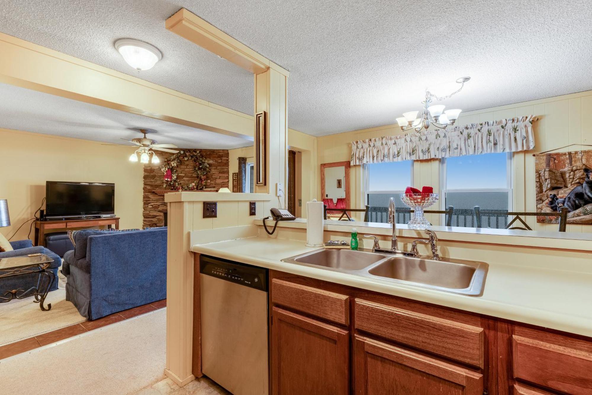 Pinnacle Beech Mountain Room photo
