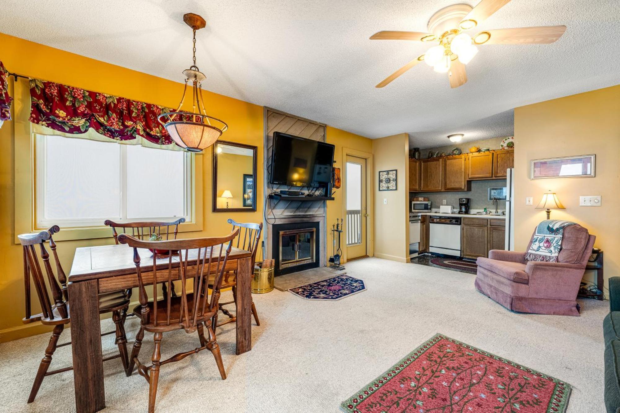 Pinnacle Beech Mountain Room photo