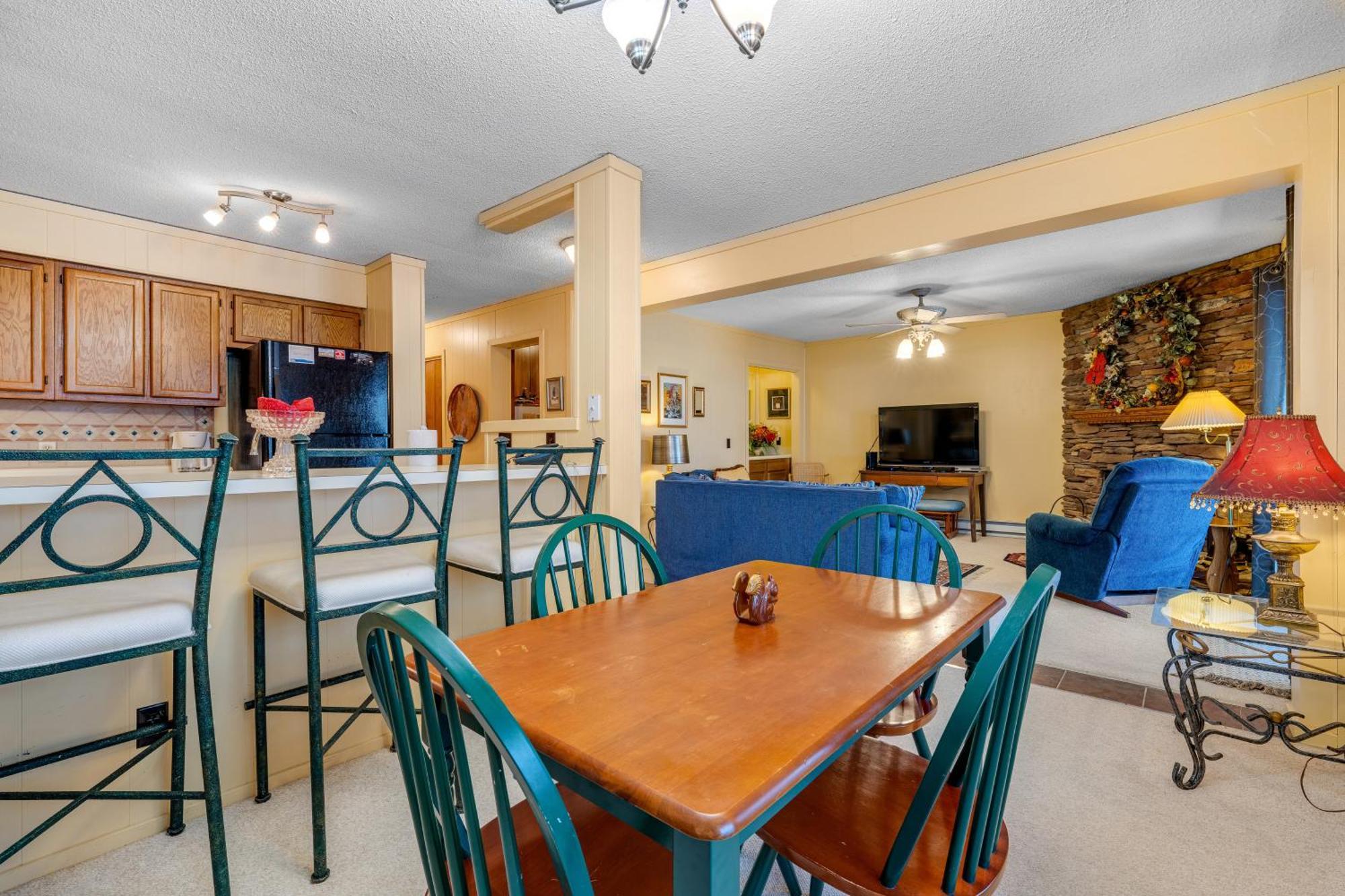 Pinnacle Beech Mountain Room photo