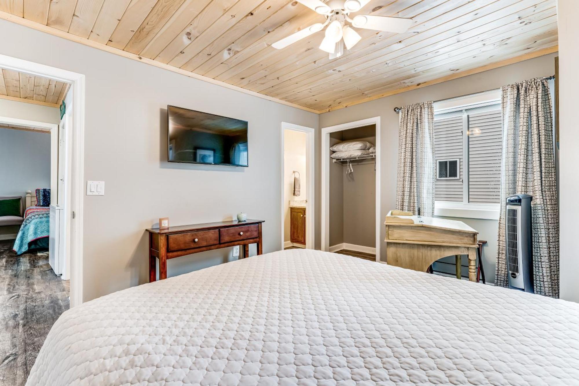 Pinnacle Beech Mountain Room photo