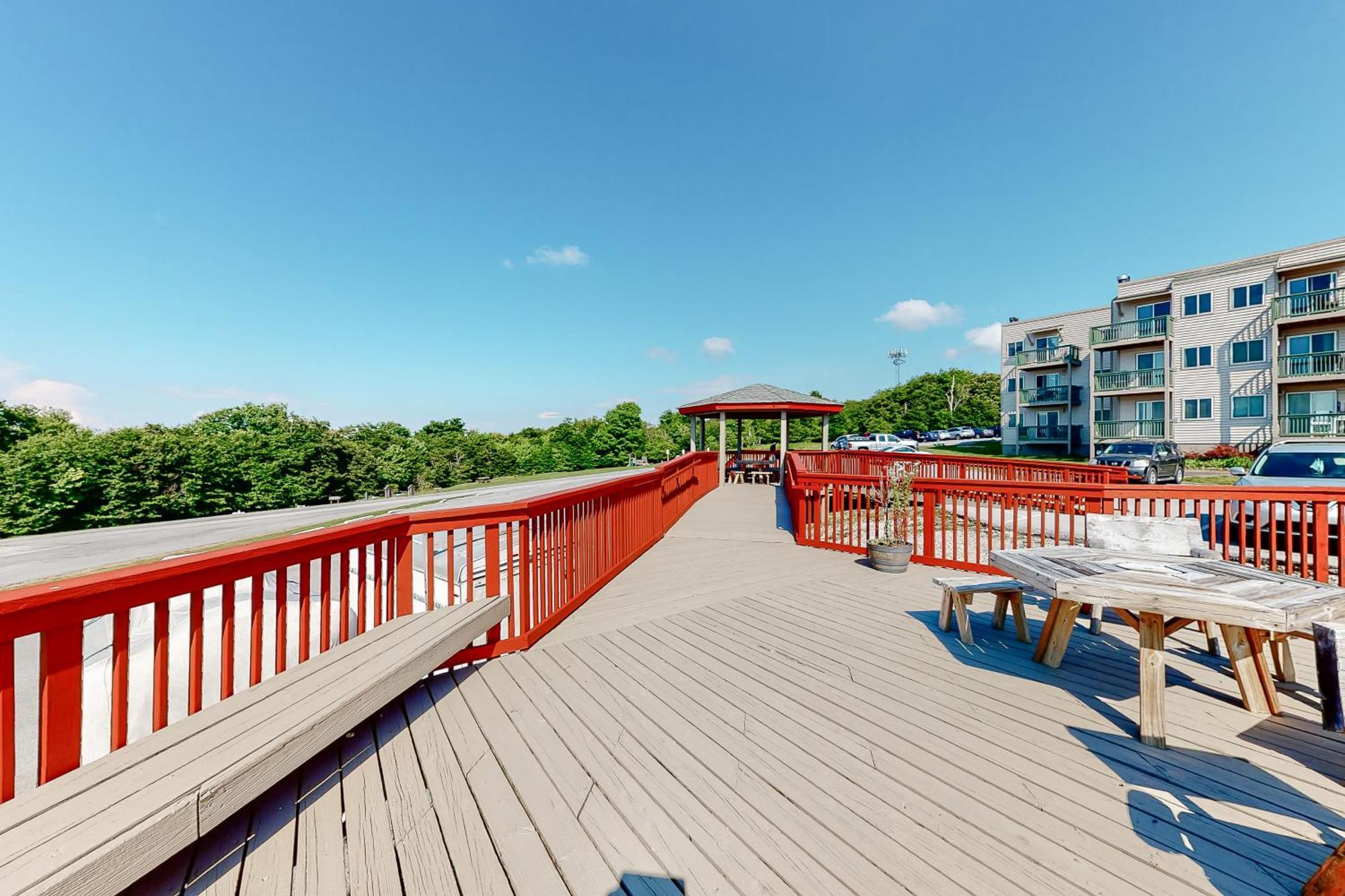 Pinnacle Beech Mountain Room photo