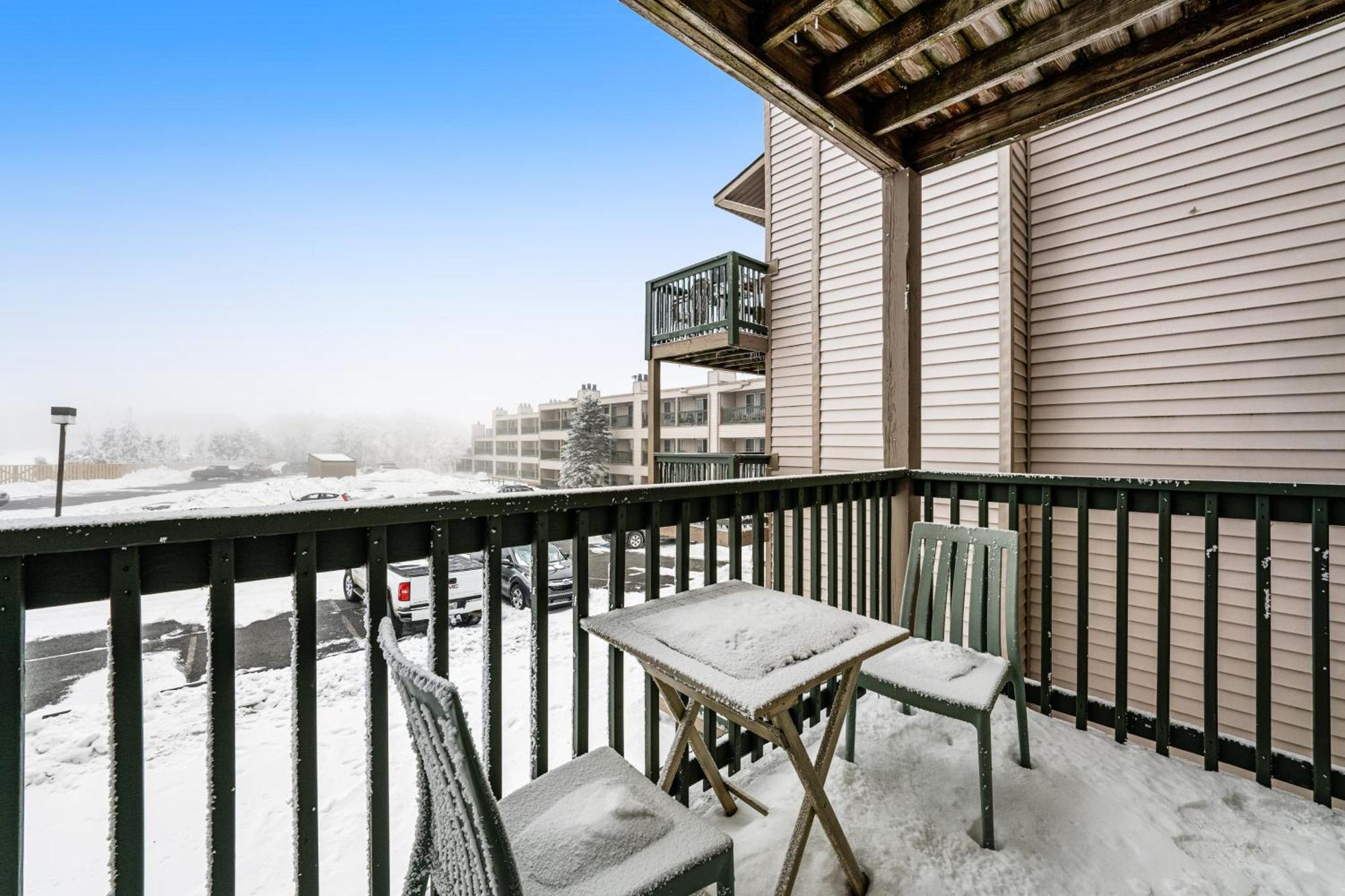 Pinnacle Beech Mountain Room photo