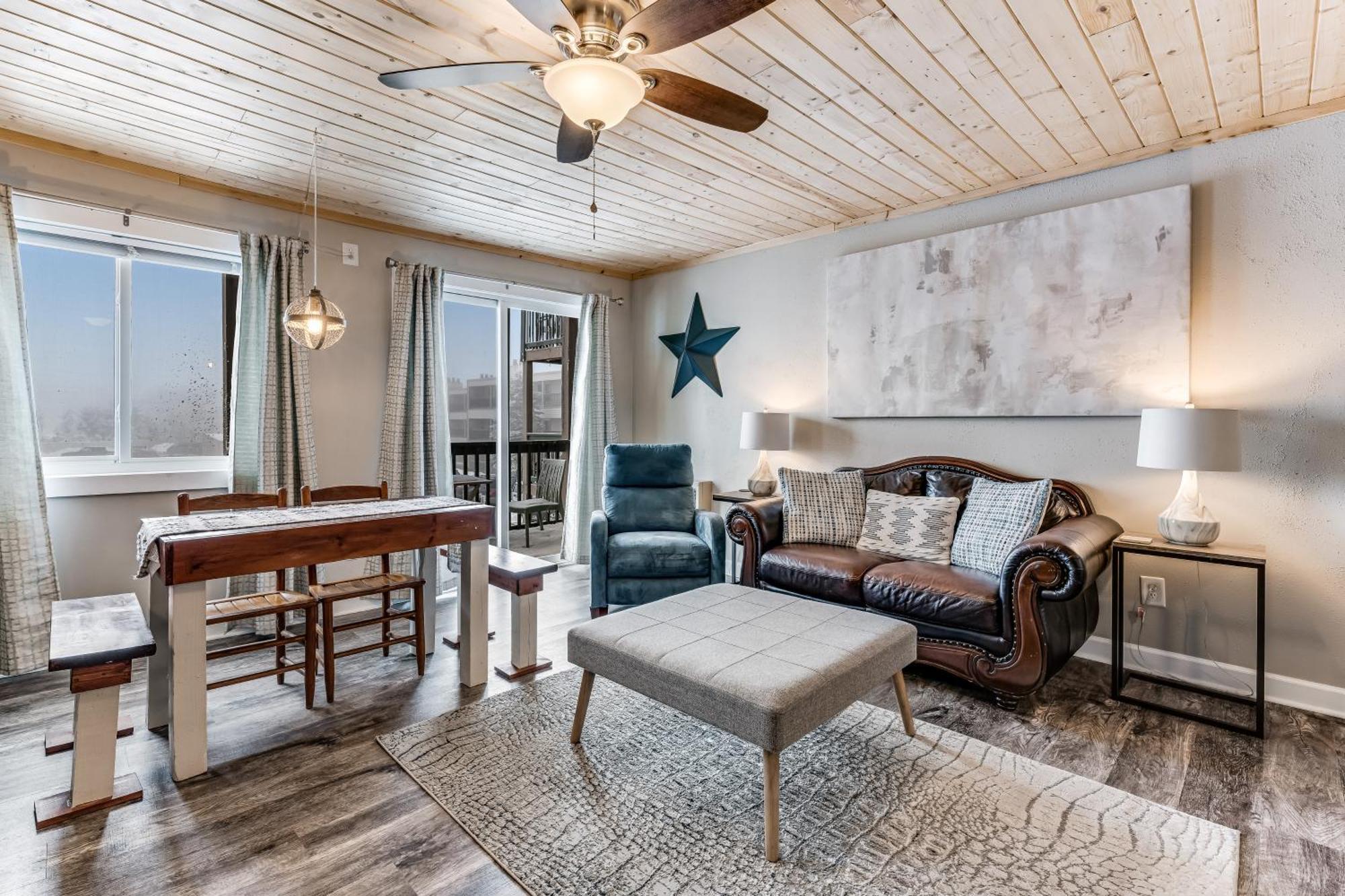 Pinnacle Beech Mountain Room photo