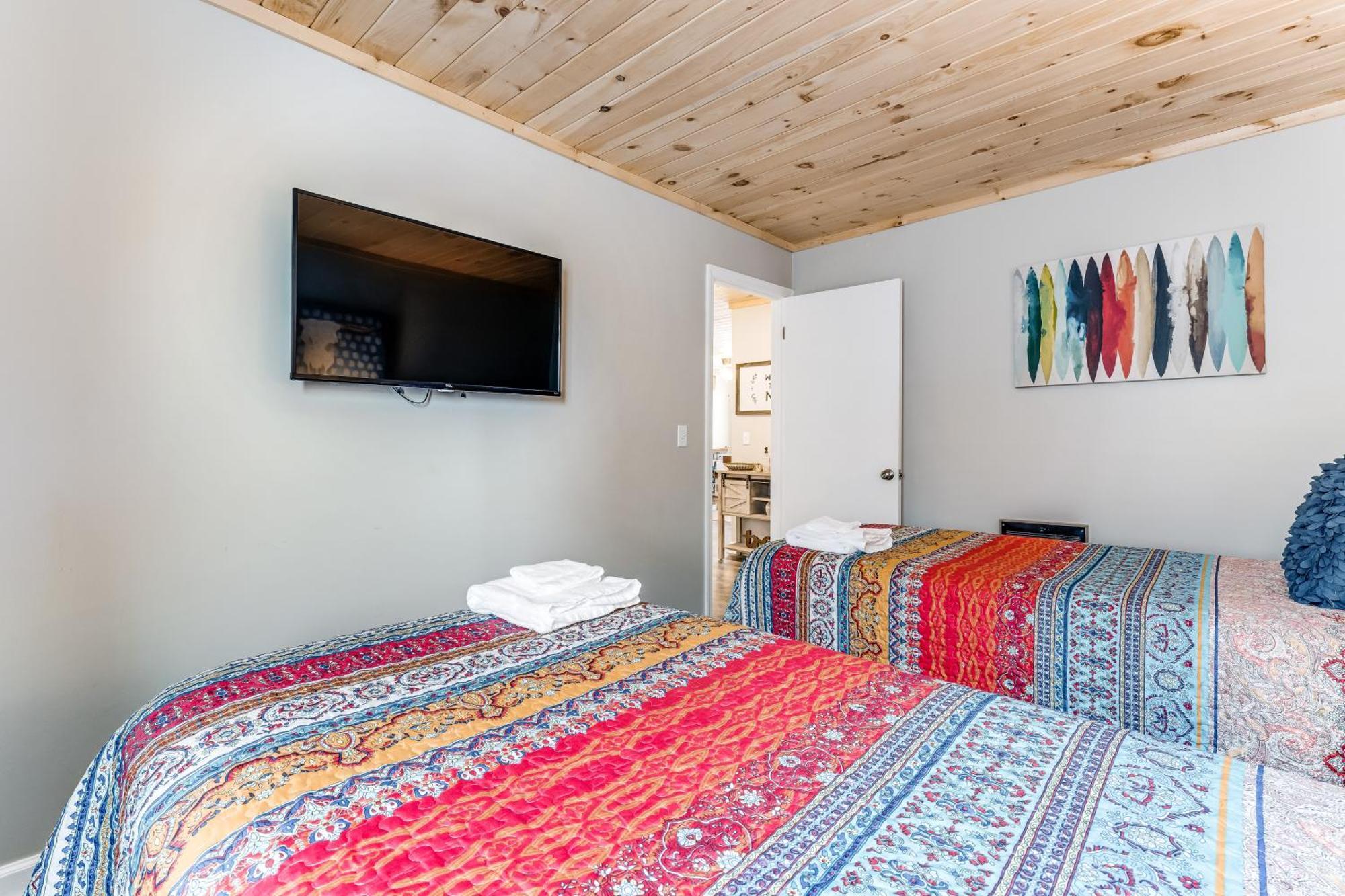 Pinnacle Beech Mountain Room photo