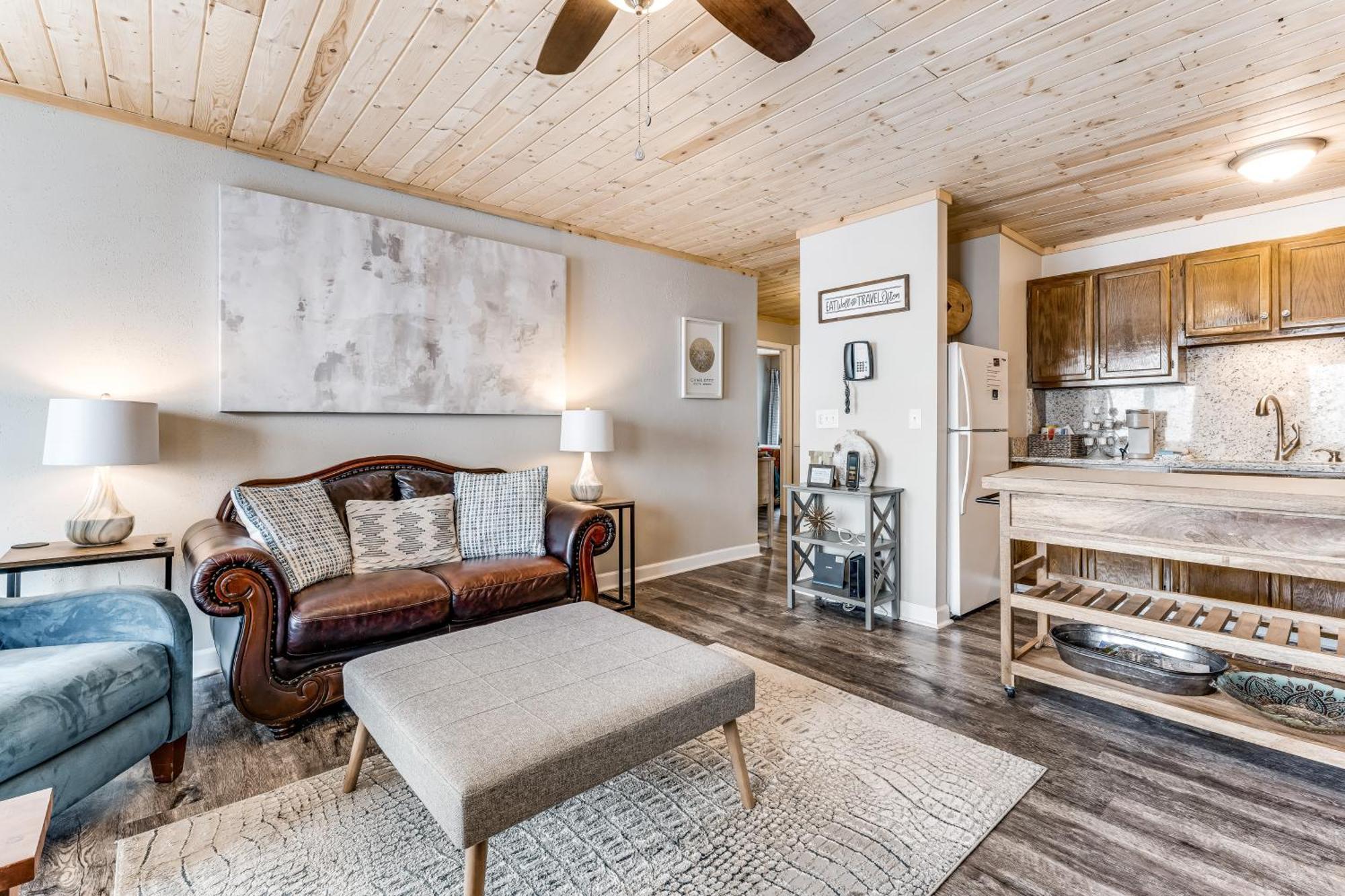 Pinnacle Beech Mountain Room photo