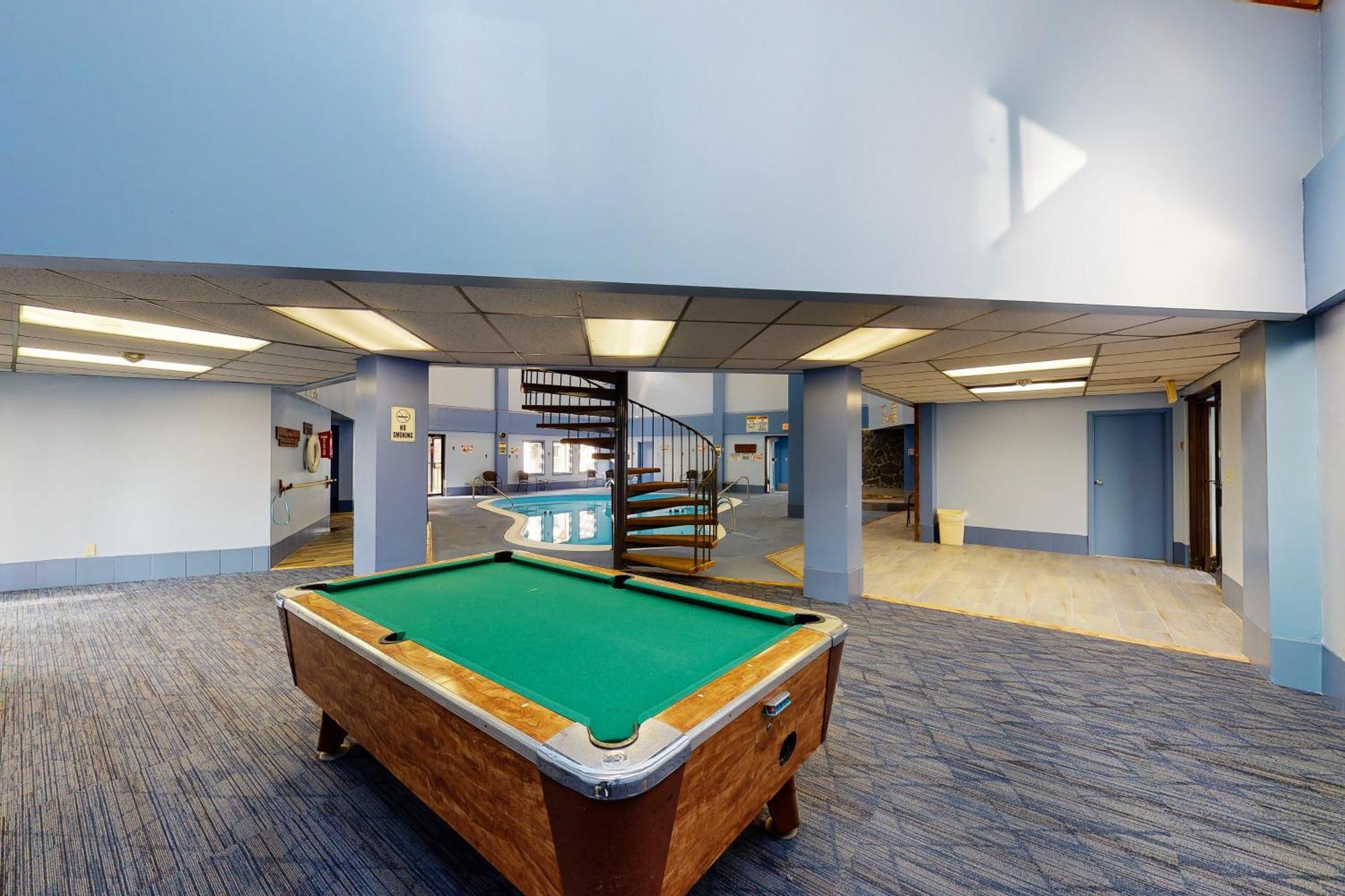 Pinnacle Beech Mountain Room photo