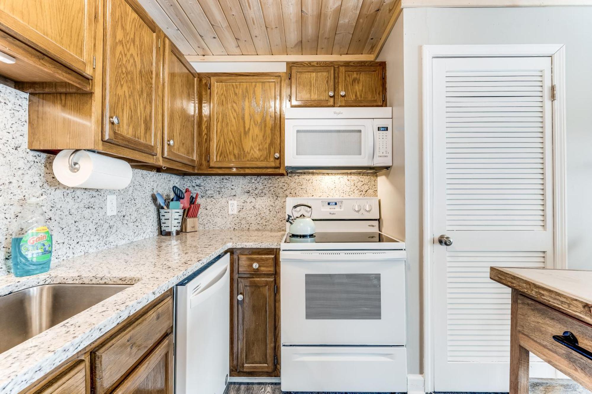 Pinnacle Beech Mountain Room photo