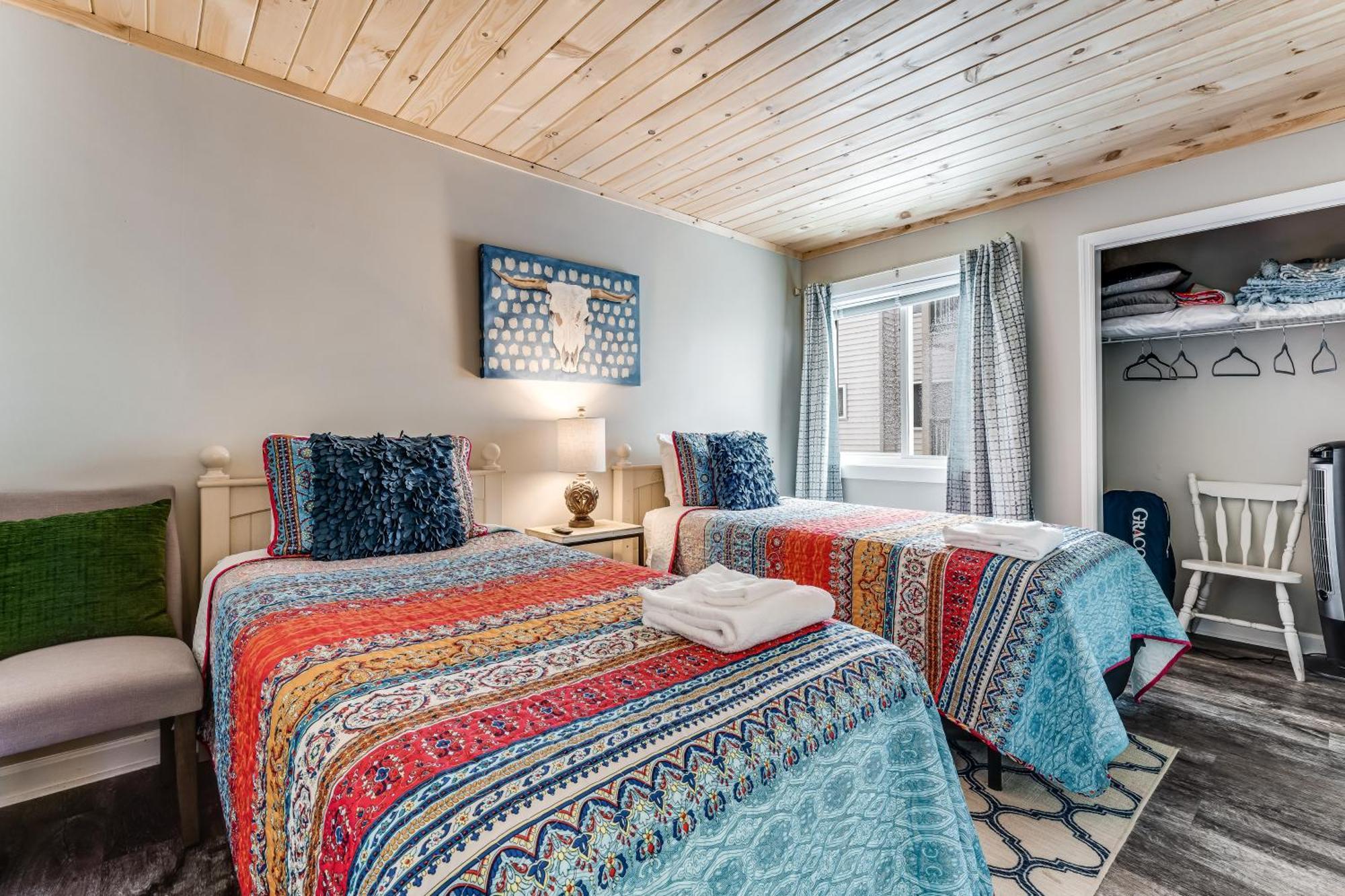 Pinnacle Beech Mountain Room photo