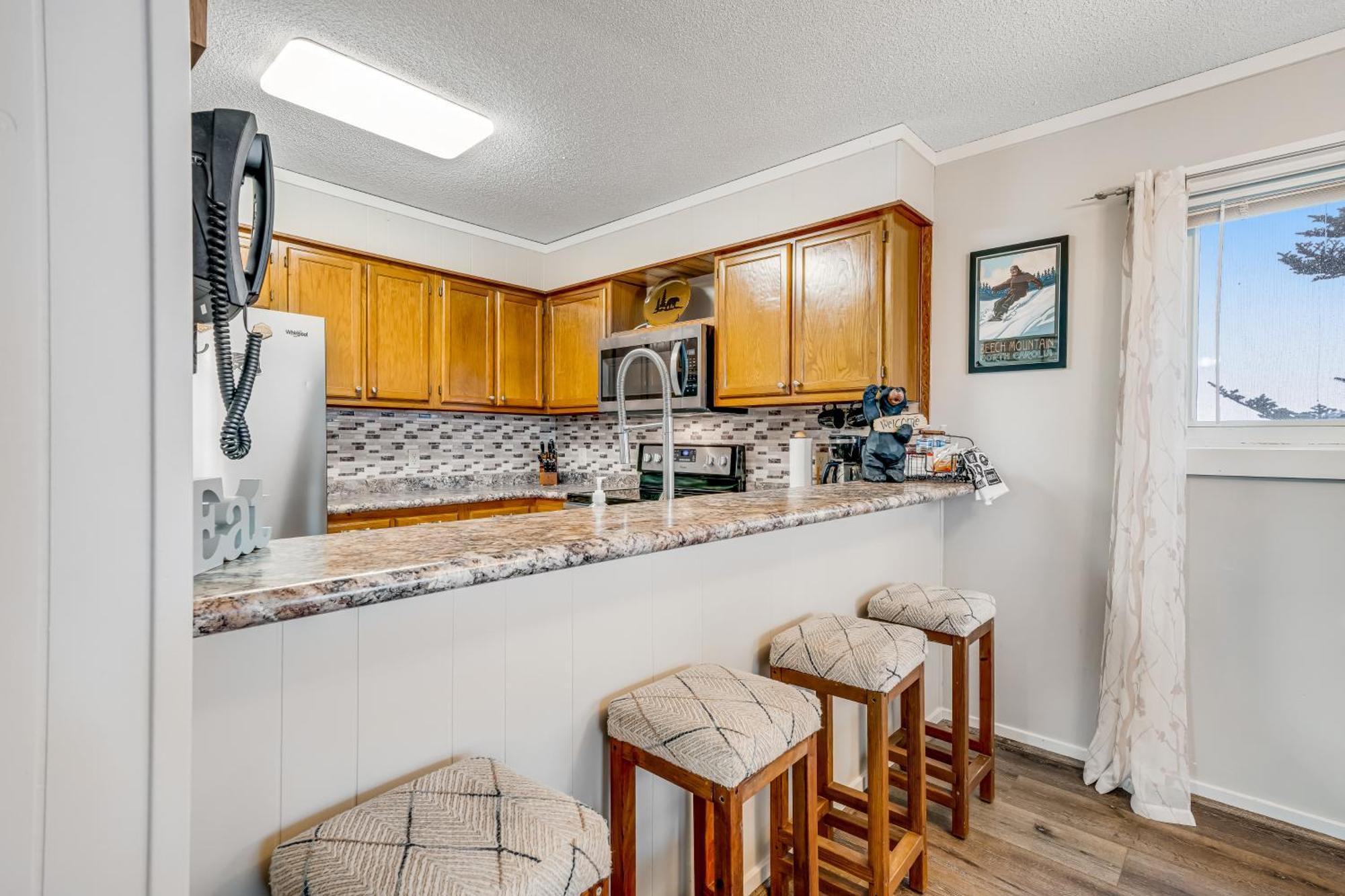 Pinnacle Beech Mountain Room photo