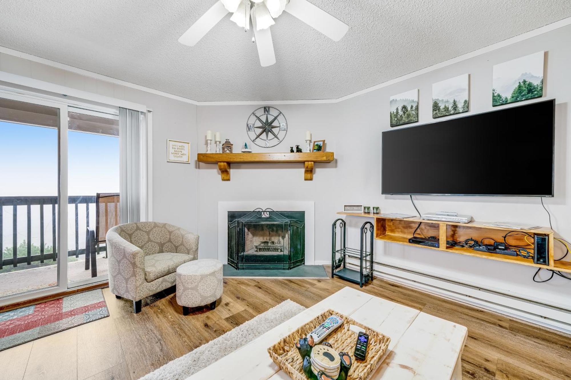 Pinnacle Beech Mountain Room photo